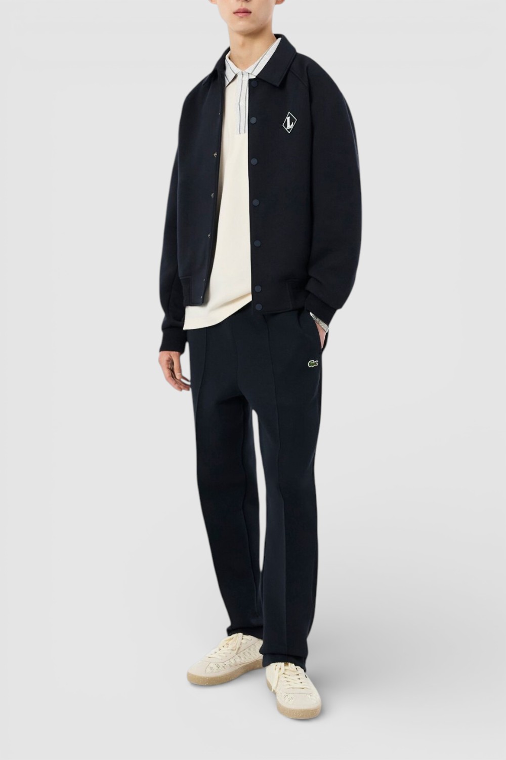 תמונת כל הלוק של חולצת פולו